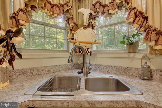 1053 FOREST DR, Abbottstown, PA 17301