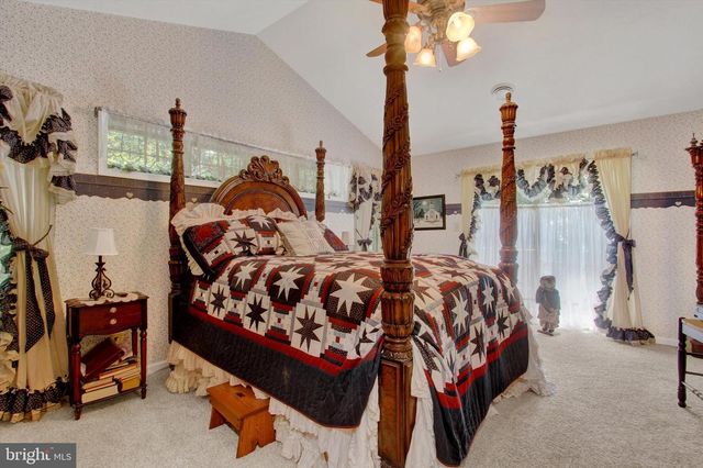 1053 FOREST DR, Abbottstown, PA 17301
