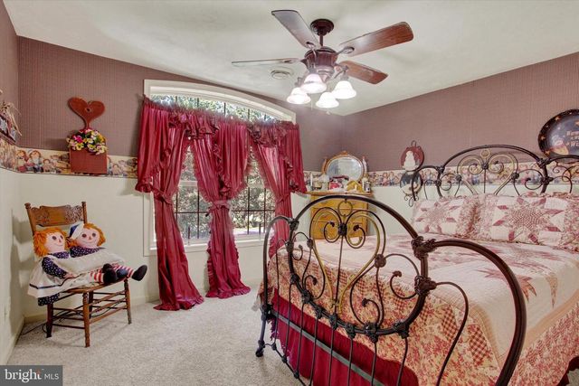 1053 FOREST DR, Abbottstown, PA 17301