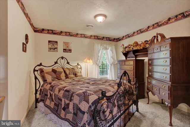 1053 FOREST DR, Abbottstown, PA 17301