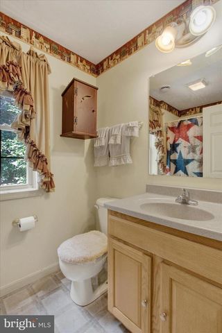 1053 FOREST DR, Abbottstown, PA 17301