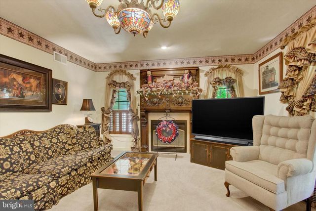 1053 FOREST DR, Abbottstown, PA 17301