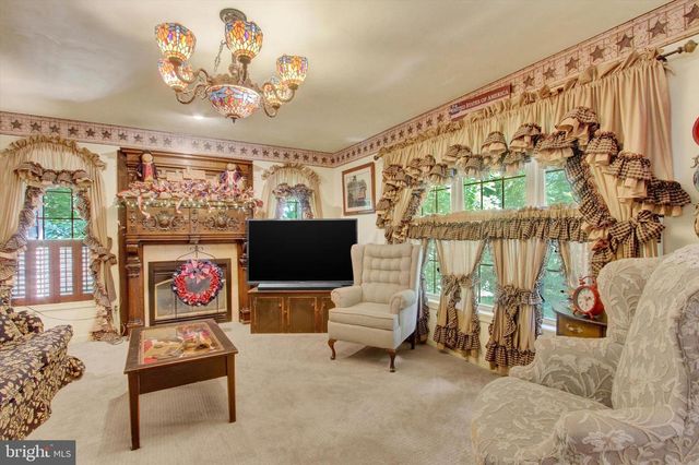 1053 FOREST DR, Abbottstown, PA 17301