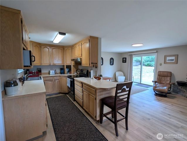 9428 Pacific Avenue SE, Olympia, WA 98513