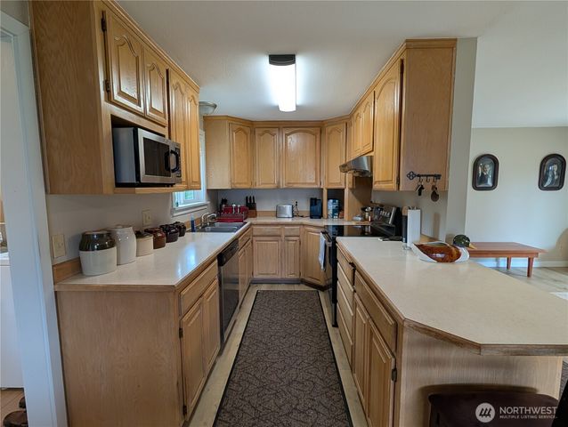9428 Pacific Avenue SE, Olympia, WA 98513
