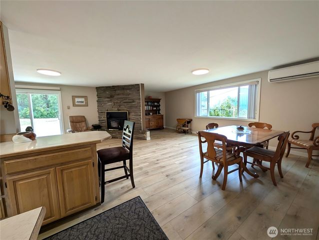 9428 Pacific Avenue SE, Olympia, WA 98513