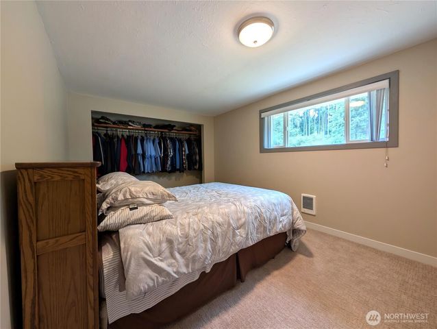 9428 Pacific Avenue SE, Olympia, WA 98513