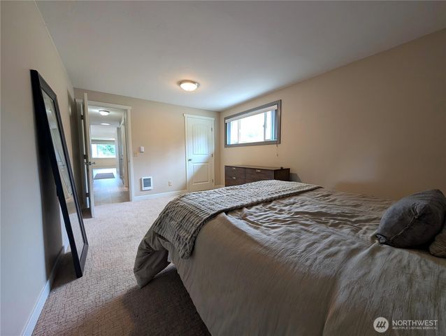9428 Pacific Avenue SE, Olympia, WA 98513