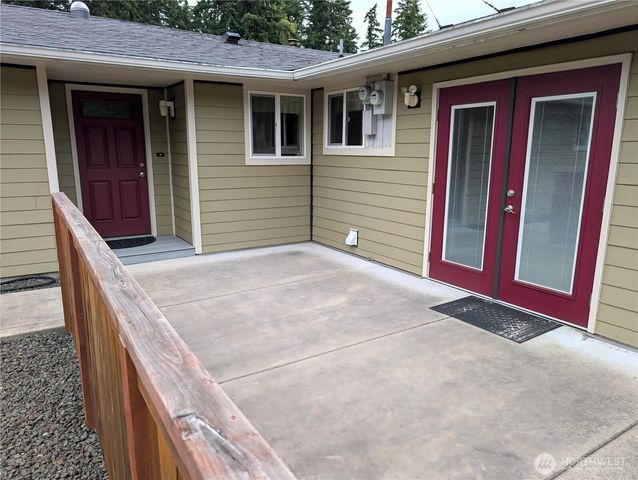 9428 Pacific Avenue SE, Olympia, WA 98513
