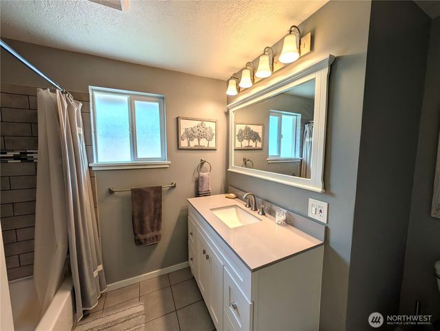9428 Pacific Avenue SE, Olympia, WA 98513