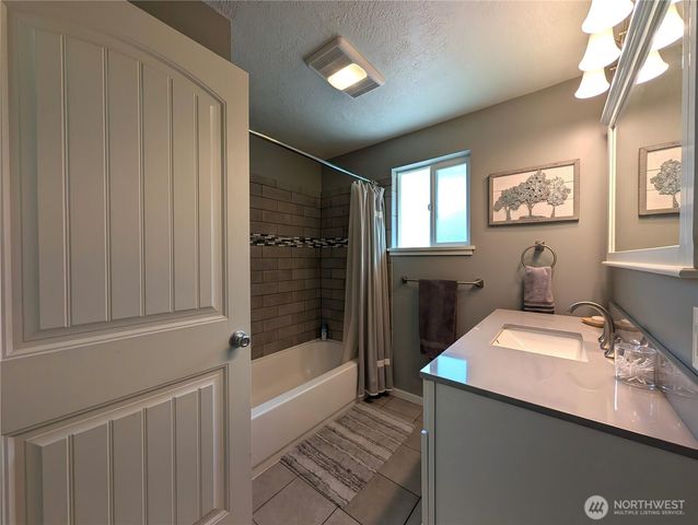 9428 Pacific Avenue SE, Olympia, WA 98513