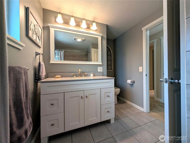 9428 Pacific Avenue SE, Olympia, WA 98513