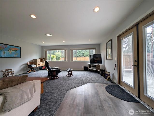 9428 Pacific Avenue SE, Olympia, WA 98513
