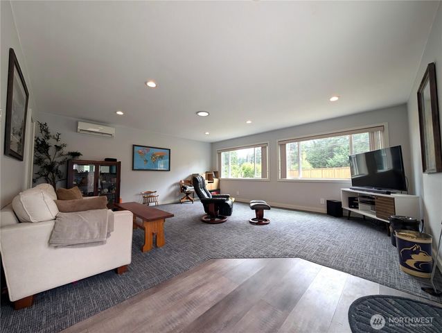 9428 Pacific Avenue SE, Olympia, WA 98513