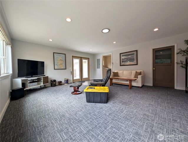 9428 Pacific Avenue SE, Olympia, WA 98513