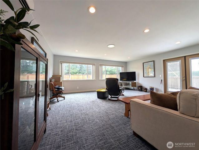 9428 Pacific Avenue SE, Olympia, WA 98513