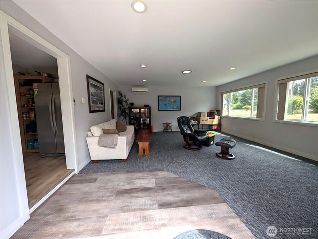 9428 Pacific Avenue SE, Olympia, WA 98513
