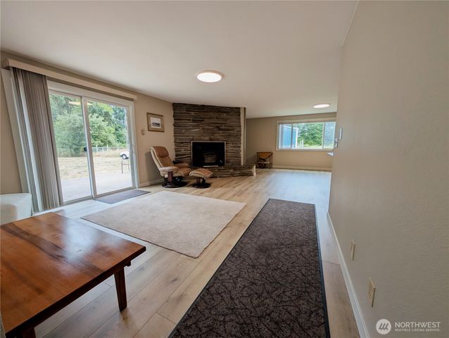 9428 Pacific Avenue SE, Olympia, WA 98513