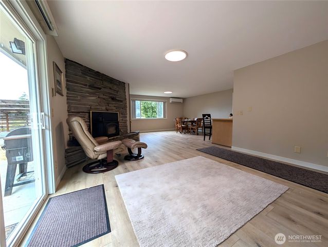 9428 Pacific Avenue SE, Olympia, WA 98513