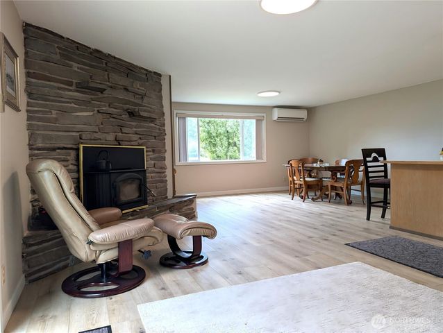 9428 Pacific Avenue SE, Olympia, WA 98513