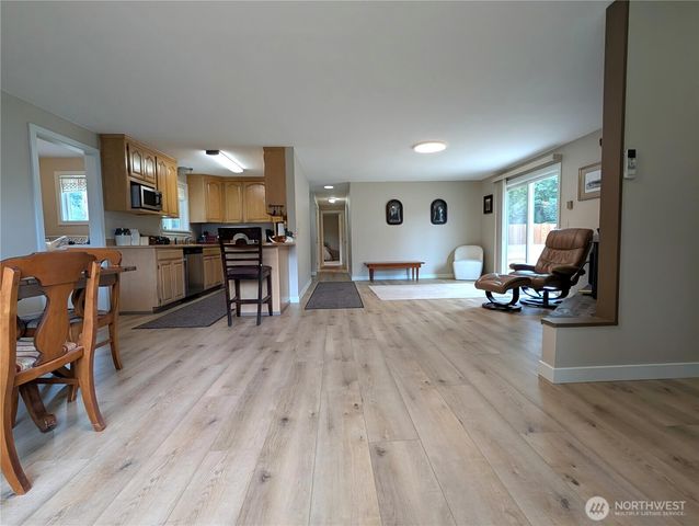 9428 Pacific Avenue SE, Olympia, WA 98513