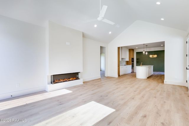 100 La Rue Malaga, Broussard, LA 70518