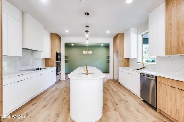 100 La Rue Malaga, Broussard, LA 70518