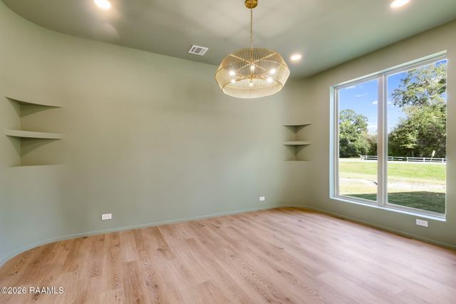 100 La Rue Malaga, Broussard, LA 70518