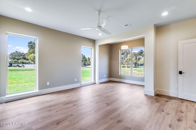100 La Rue Malaga, Broussard, LA 70518