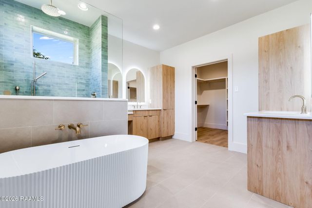 100 La Rue Malaga, Broussard, LA 70518