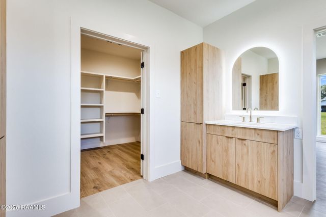 100 La Rue Malaga, Broussard, LA 70518