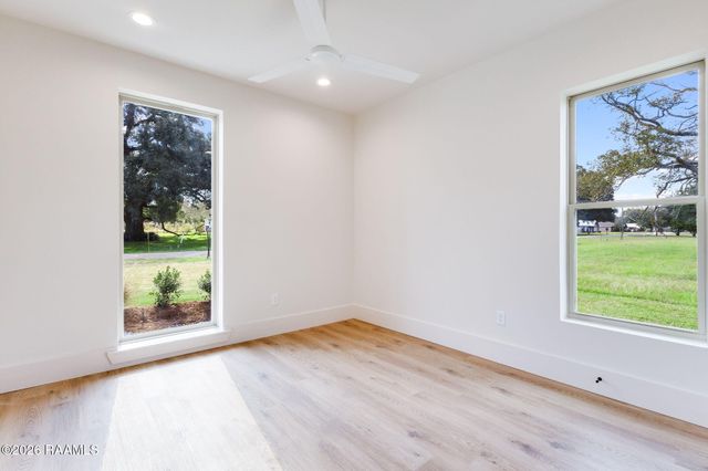 100 La Rue Malaga, Broussard, LA 70518
