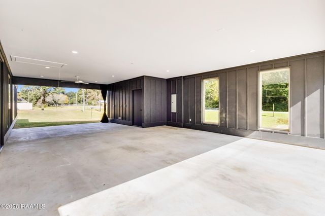 100 La Rue Malaga, Broussard, LA 70518