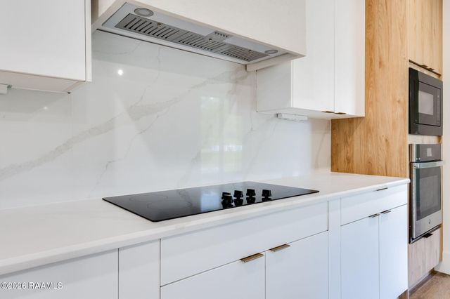 100 La Rue Malaga, Broussard, LA 70518