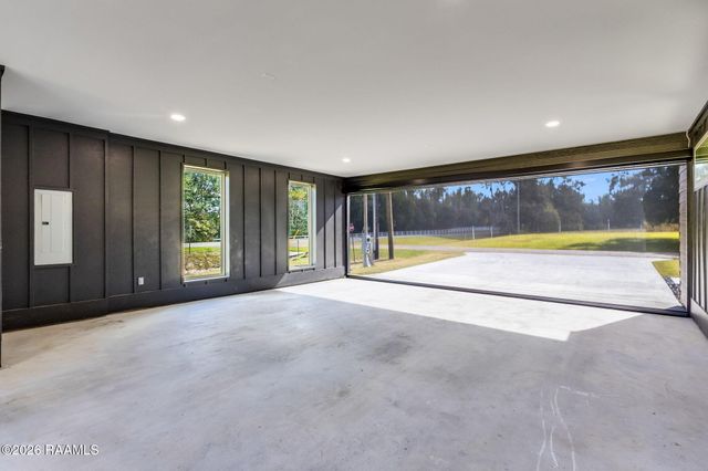 100 La Rue Malaga, Broussard, LA 70518