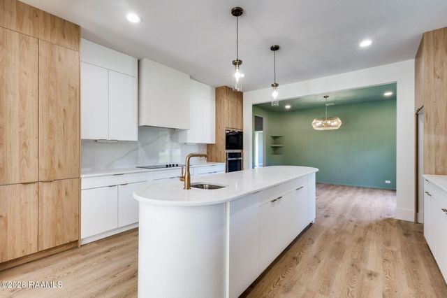 100 La Rue Malaga, Broussard, LA 70518