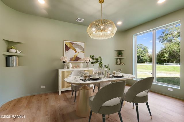 100 La Rue Malaga, Broussard, LA 70518