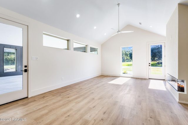 100 La Rue Malaga, Broussard, LA 70518