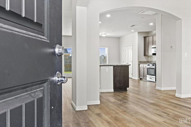 6607 Sunchase Drive, Bakersfield, CA 93313