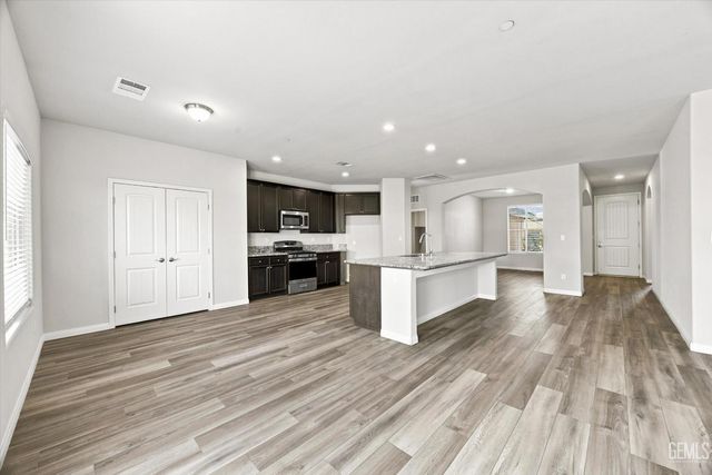6607 Sunchase Drive, Bakersfield, CA 93313