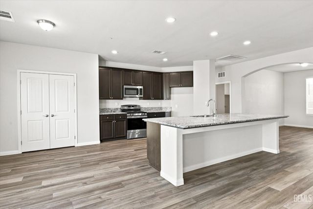 6607 Sunchase Drive, Bakersfield, CA 93313