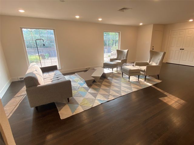 10343 Marsh Lane, Dallas, TX 75229