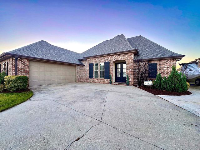 326 Ravensaide Drive, Houma, LA 70360