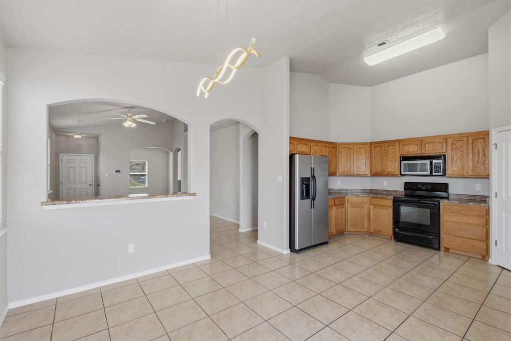 Image 11 of property listing at 916 Kipuka Drive NW, Albuquerque, NM 87120
