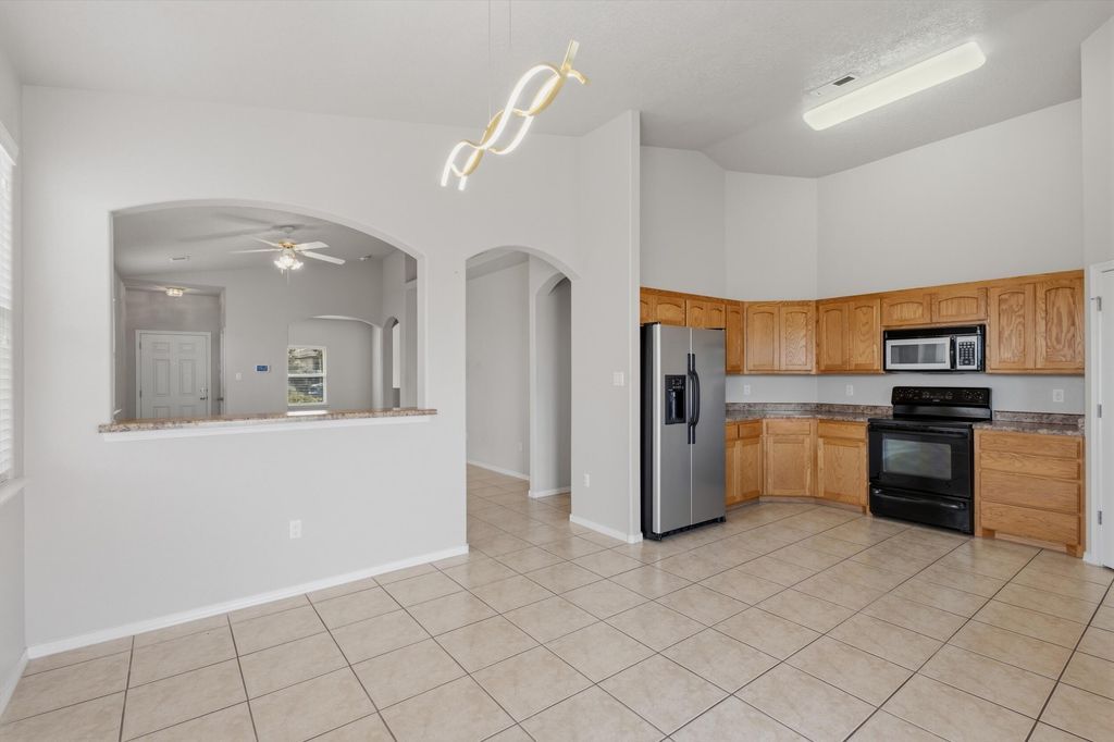 Image 14 of property listing at 916 Kipuka Drive NW, Albuquerque, NM 87120