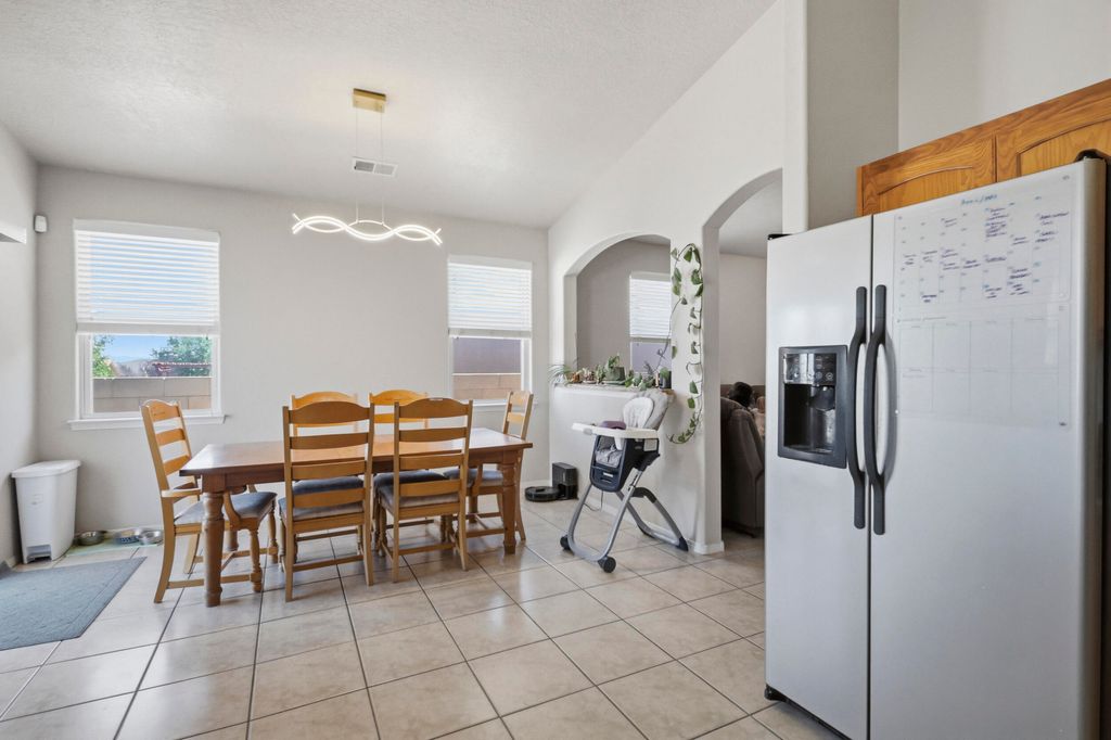 Image 15 of property listing at 916 Kipuka Drive NW, Albuquerque, NM 87120