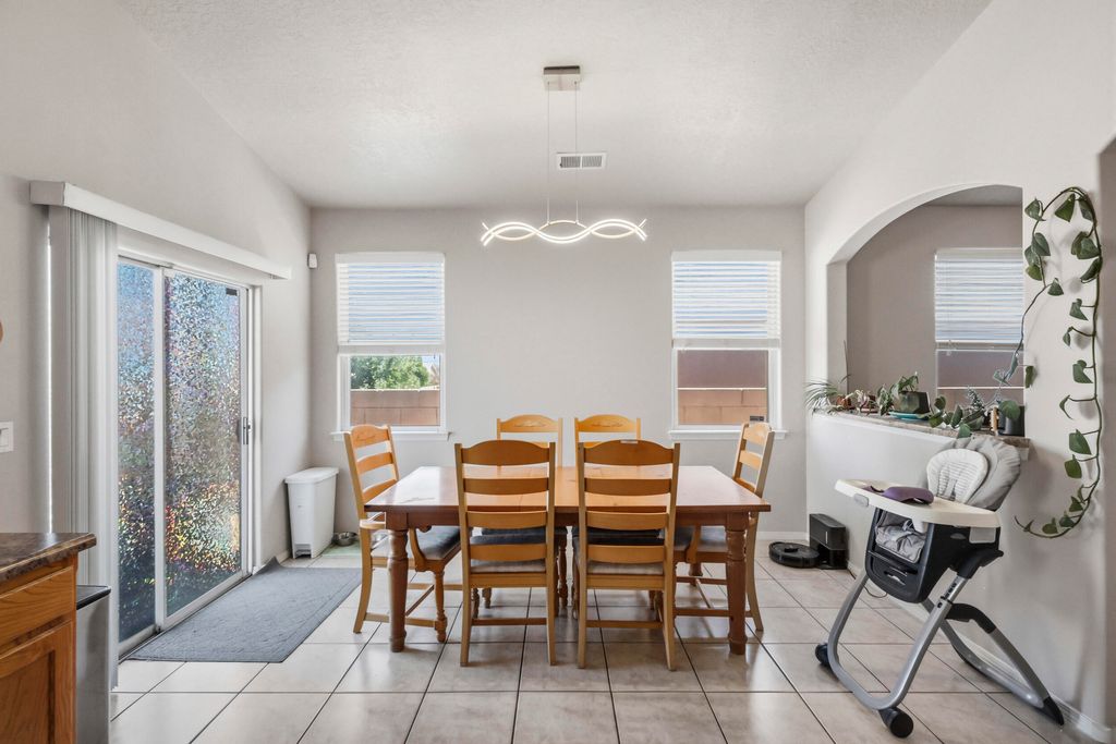 Image 17 of property listing at 916 Kipuka Drive NW, Albuquerque, NM 87120