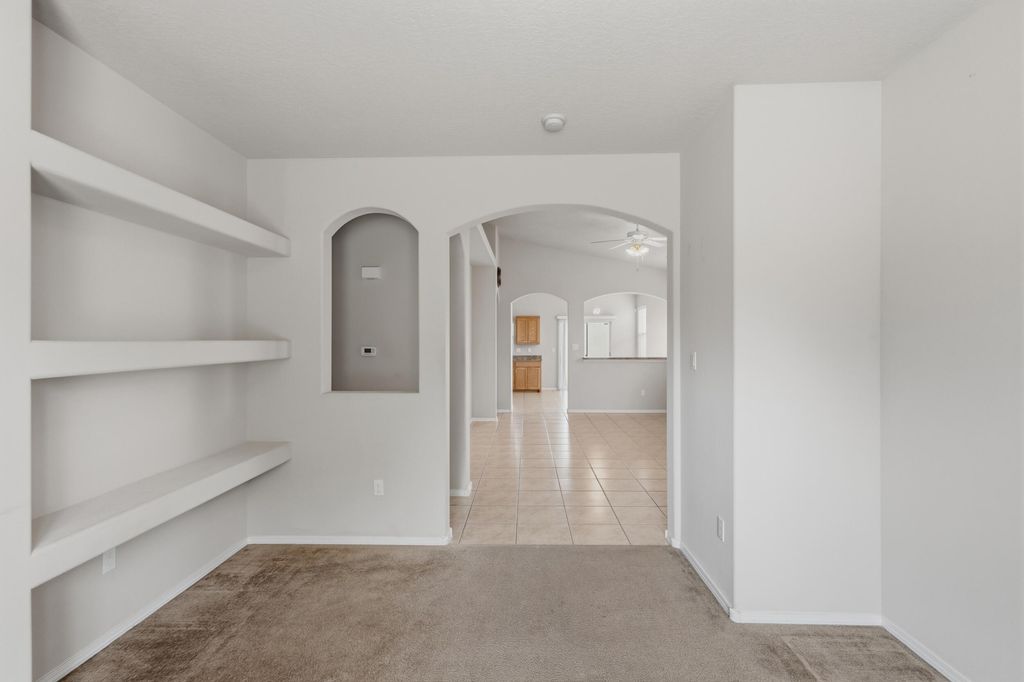 Image 20 of property listing at 916 Kipuka Drive NW, Albuquerque, NM 87120