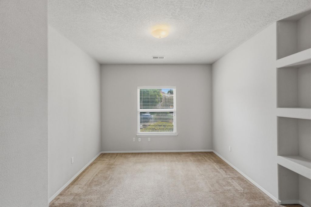Image 21 of property listing at 916 Kipuka Drive NW, Albuquerque, NM 87120