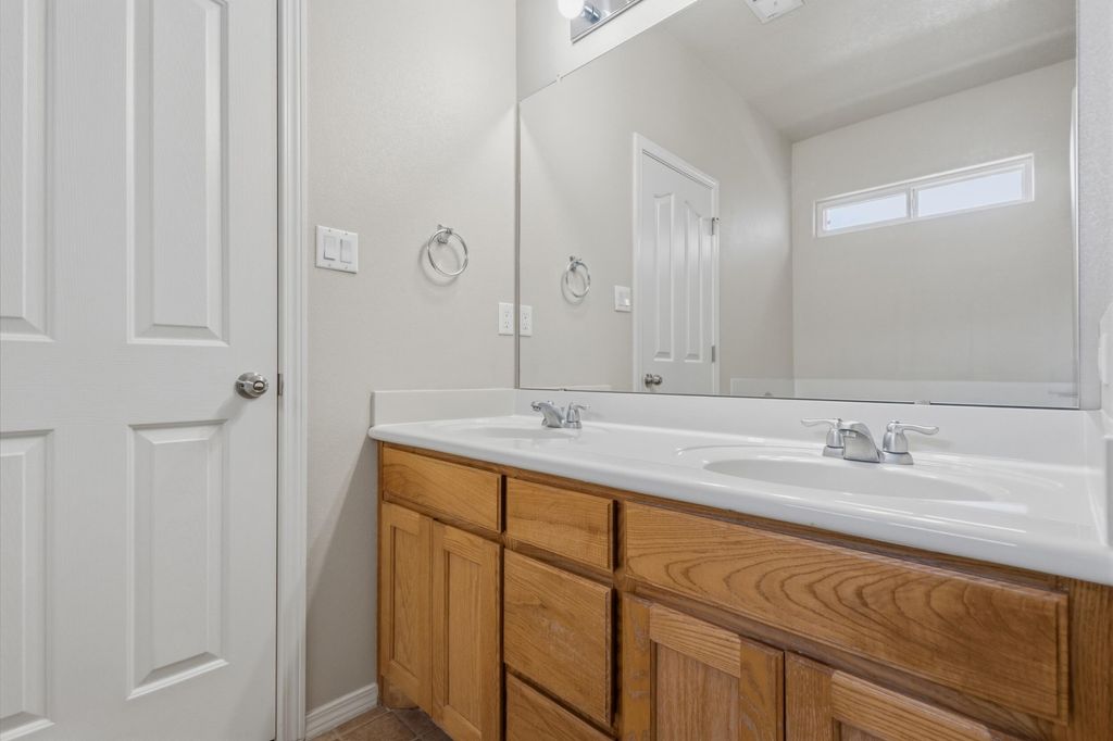Image 32 of property listing at 916 Kipuka Drive NW, Albuquerque, NM 87120
